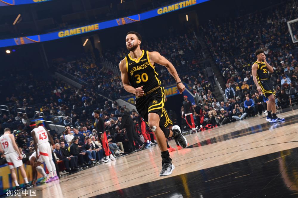 球迷们不仅 球迷们不仅