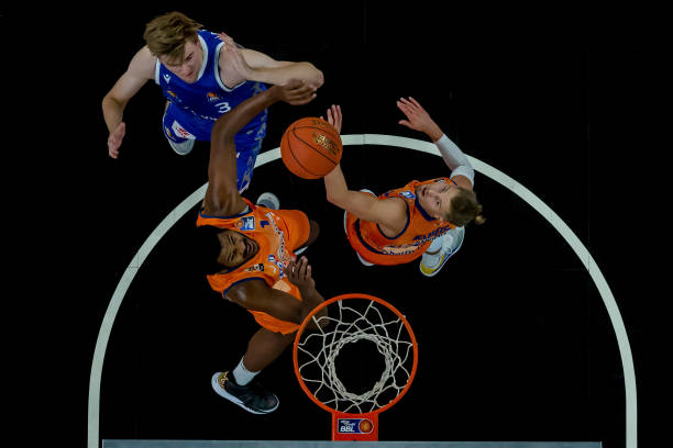 纵观整个比 纵观整个比